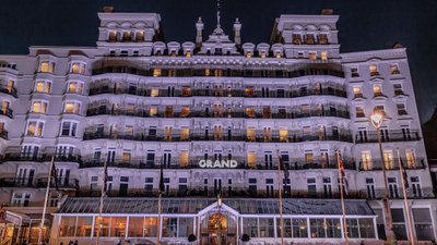 The Grand Hotel Brighton Aussenansicht bei Nacht