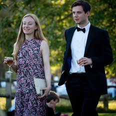 Glyndebourne Festivalbesucher im Garten