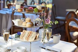 Glyndebourne Afternoon Tea mit Etagere